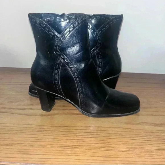 Jasmin womens black ankle boots with heels sz 6w - Picture 2 of 4